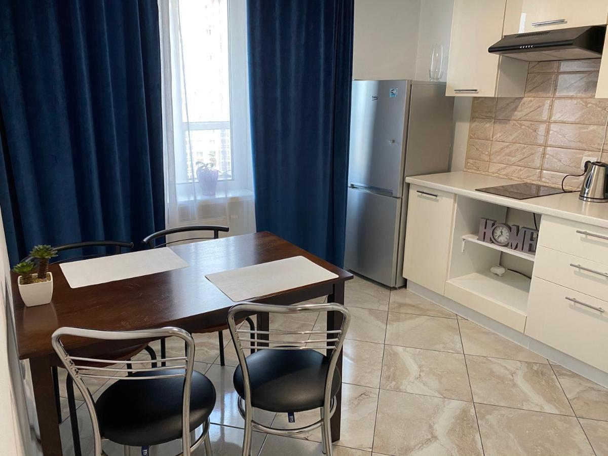 Cozy Apartment On Gmyri 12B Near Metro Poznyaki Kiev Eksteriør bilde
