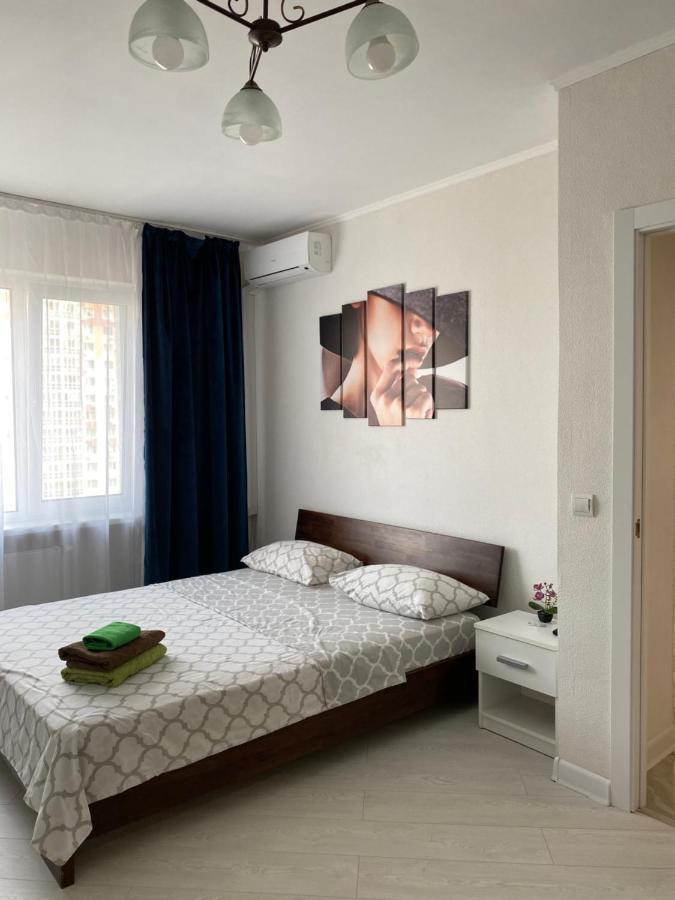 Cozy Apartment On Gmyri 12B Near Metro Poznyaki Kiev Eksteriør bilde